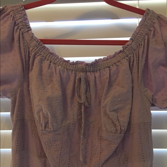 Lavender dress with puffy sleeves & lace details. - Picture 2 of 6